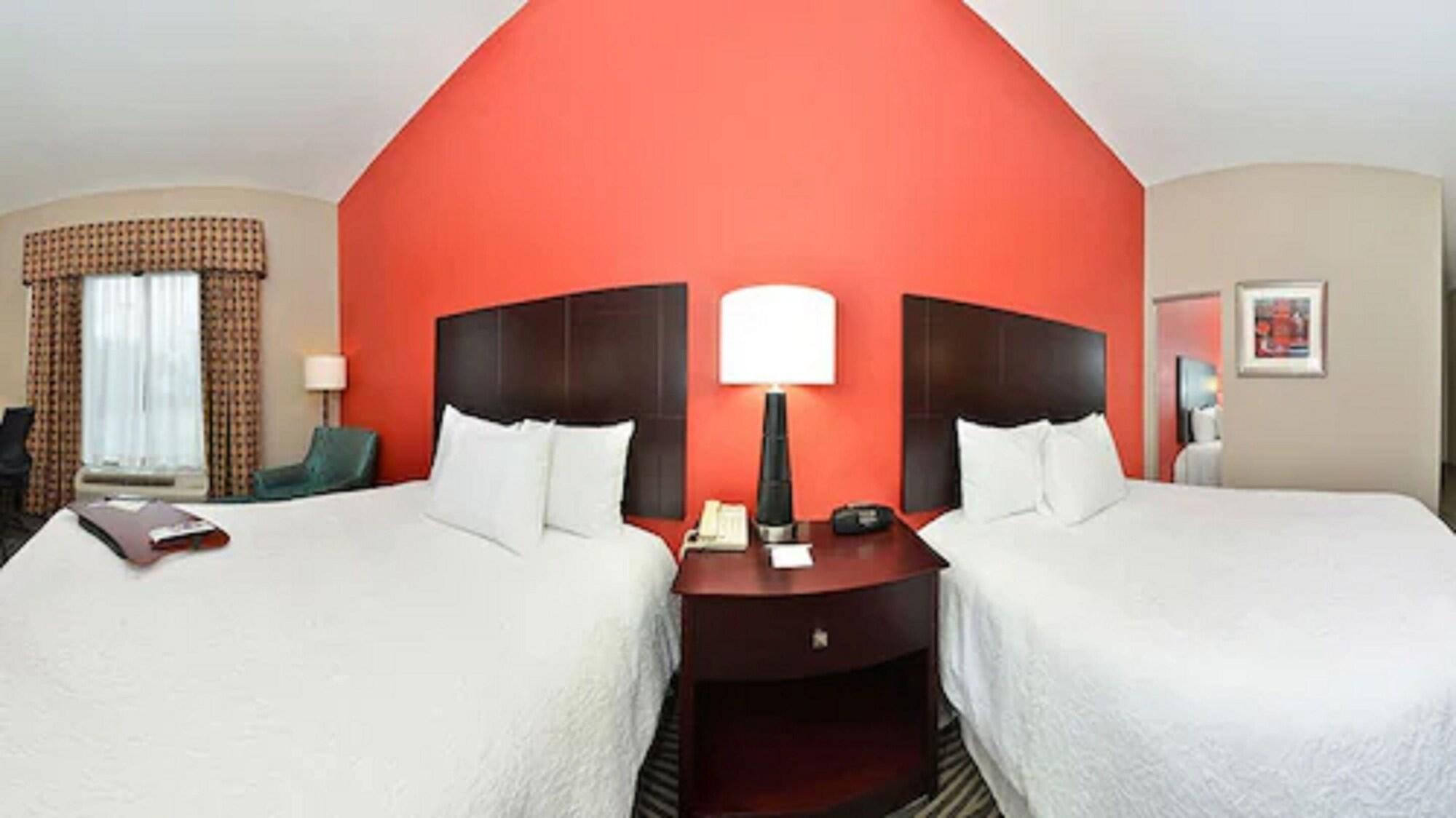 Hampton Inn Лаплас Экстерьер фото