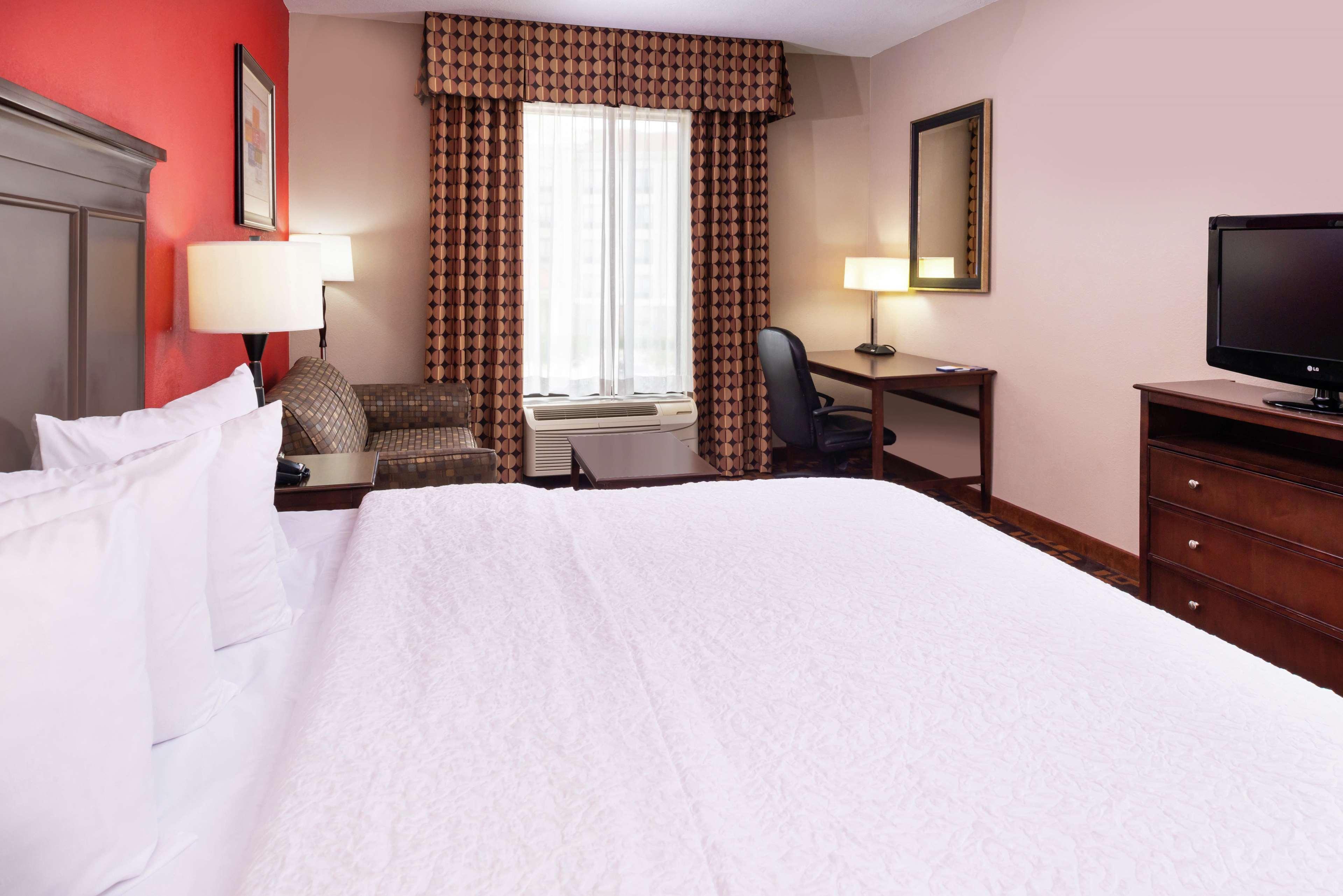 Hampton Inn Лаплас Экстерьер фото