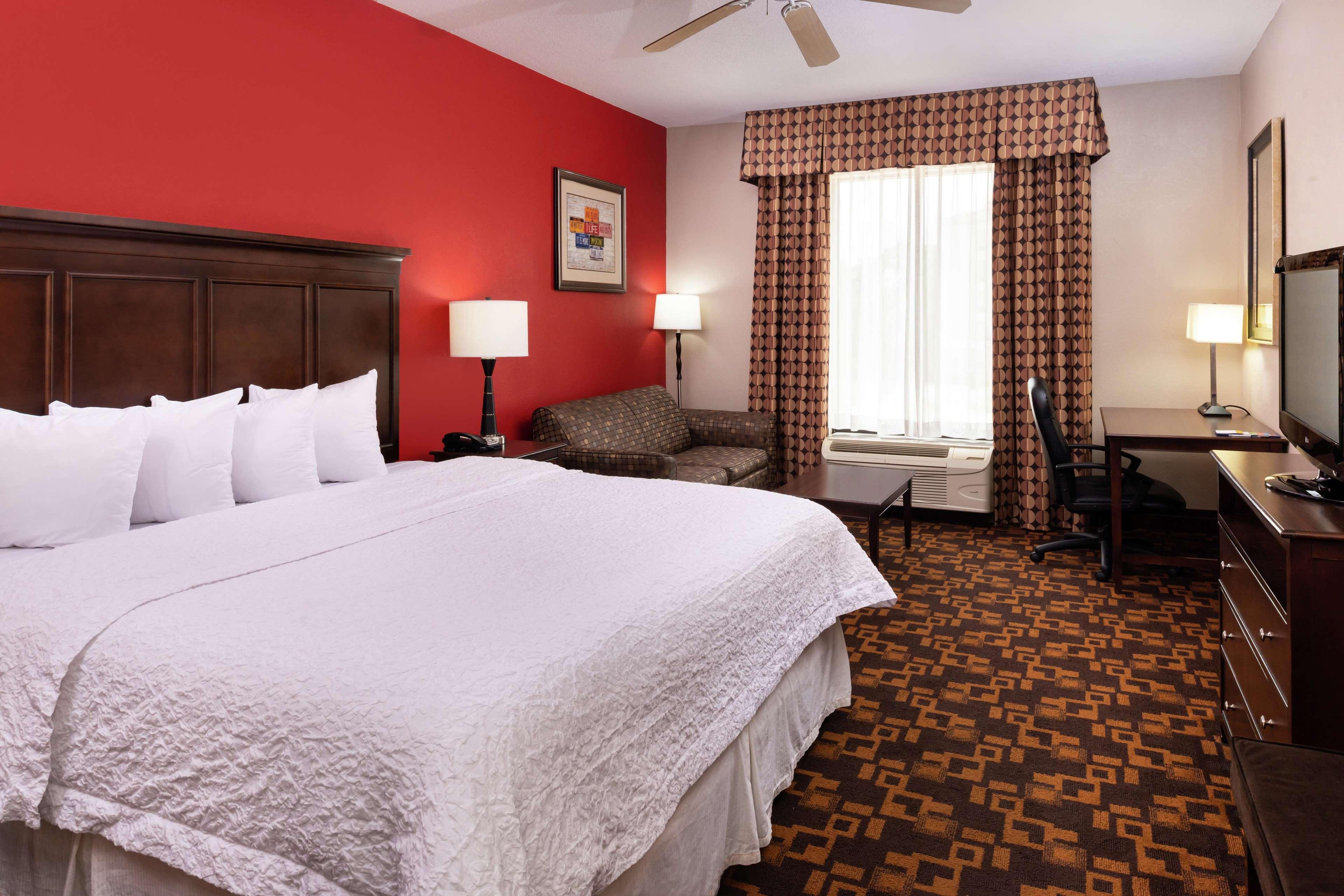 Hampton Inn Лаплас Экстерьер фото