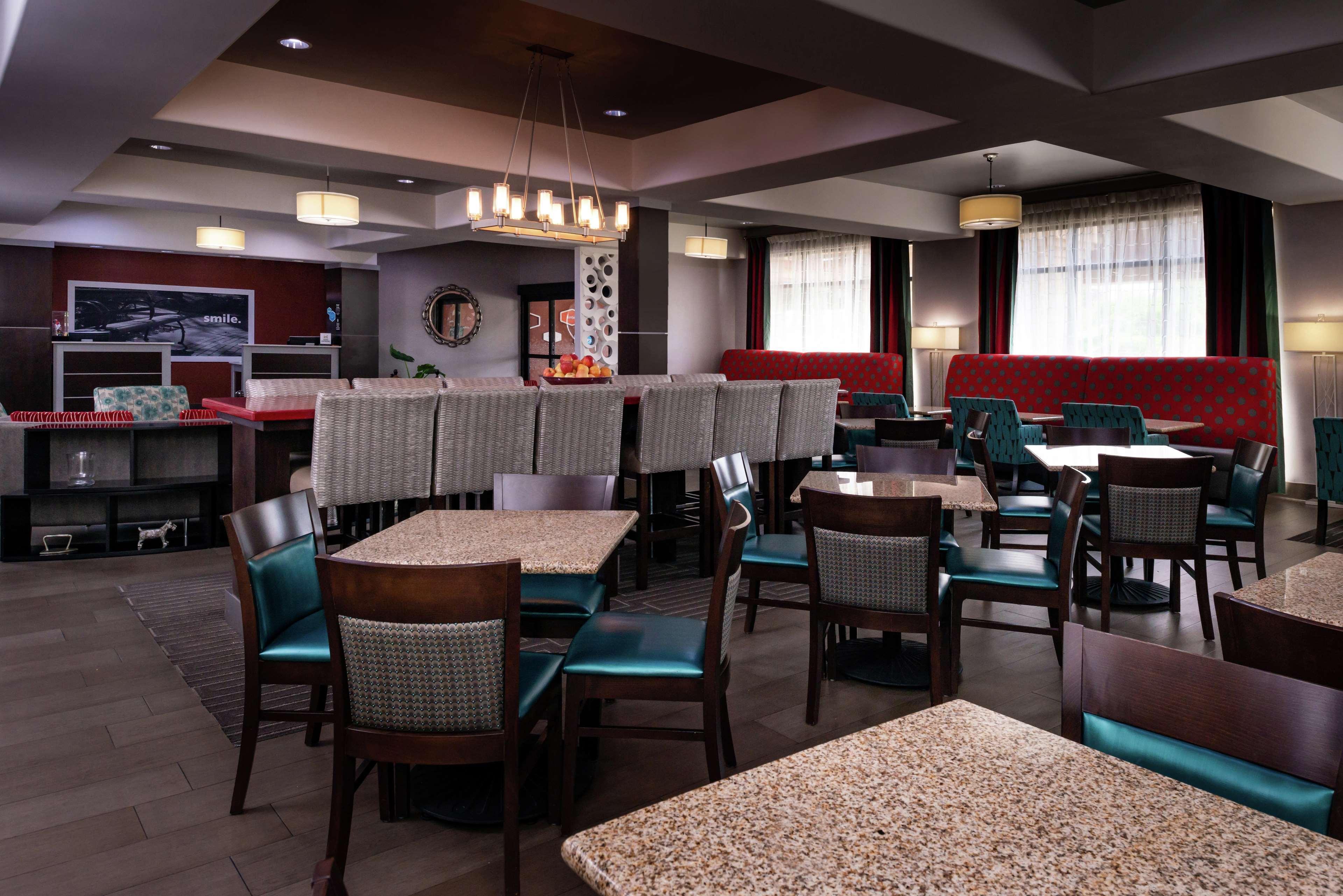 Hampton Inn Лаплас Экстерьер фото