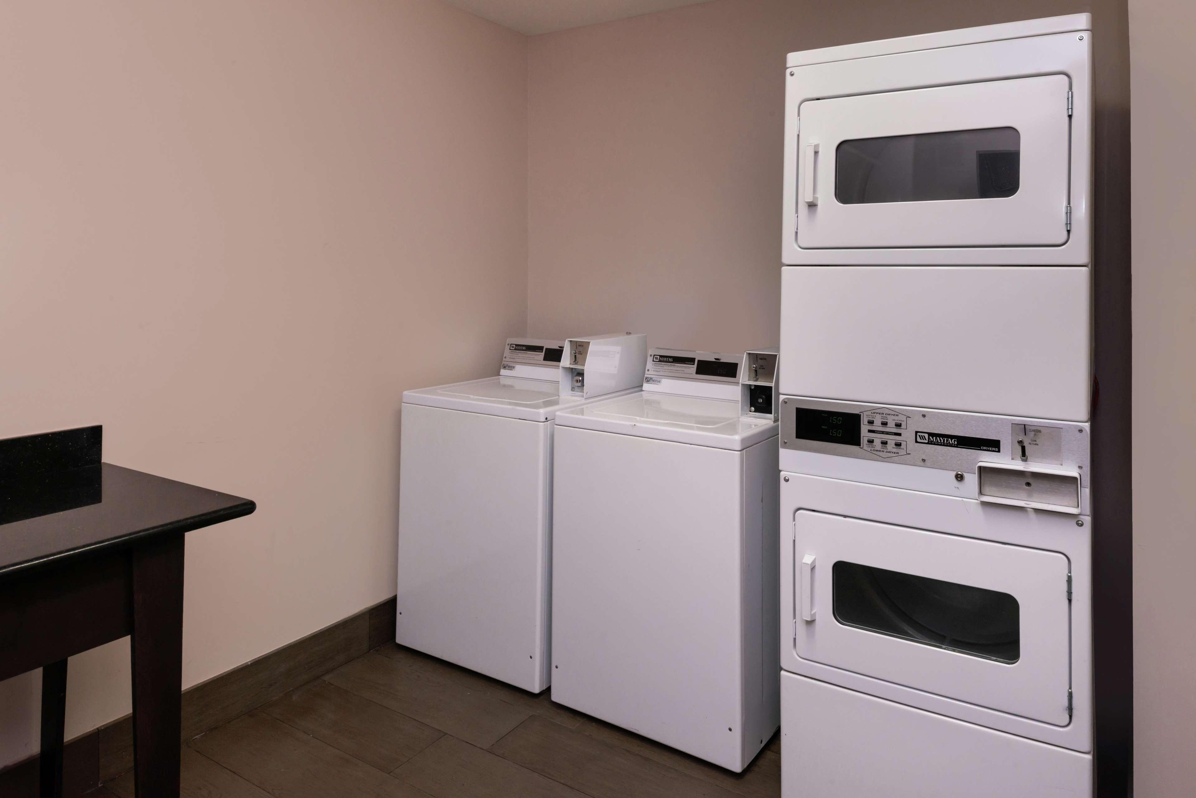 Hampton Inn Лаплас Экстерьер фото