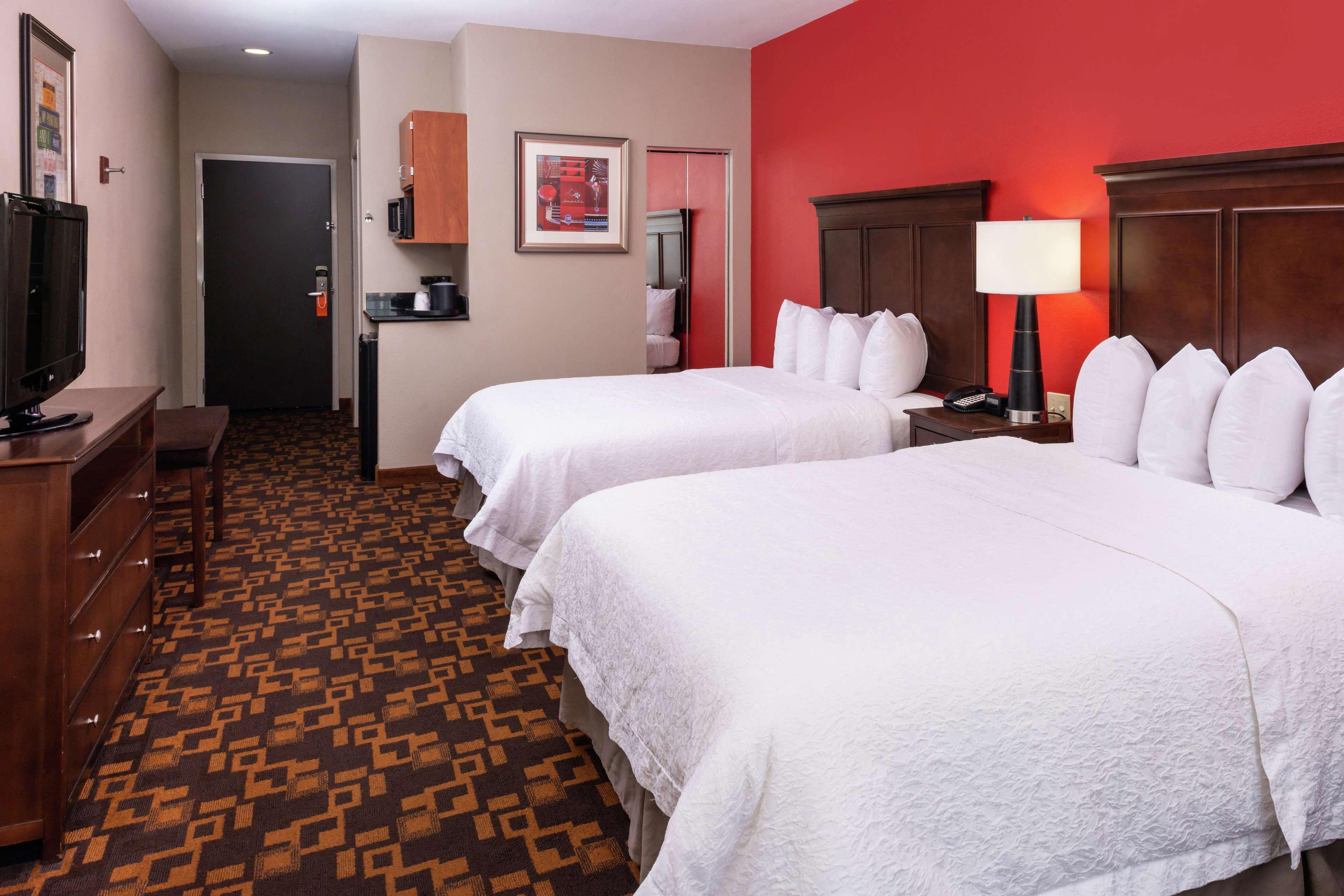 Hampton Inn Лаплас Экстерьер фото