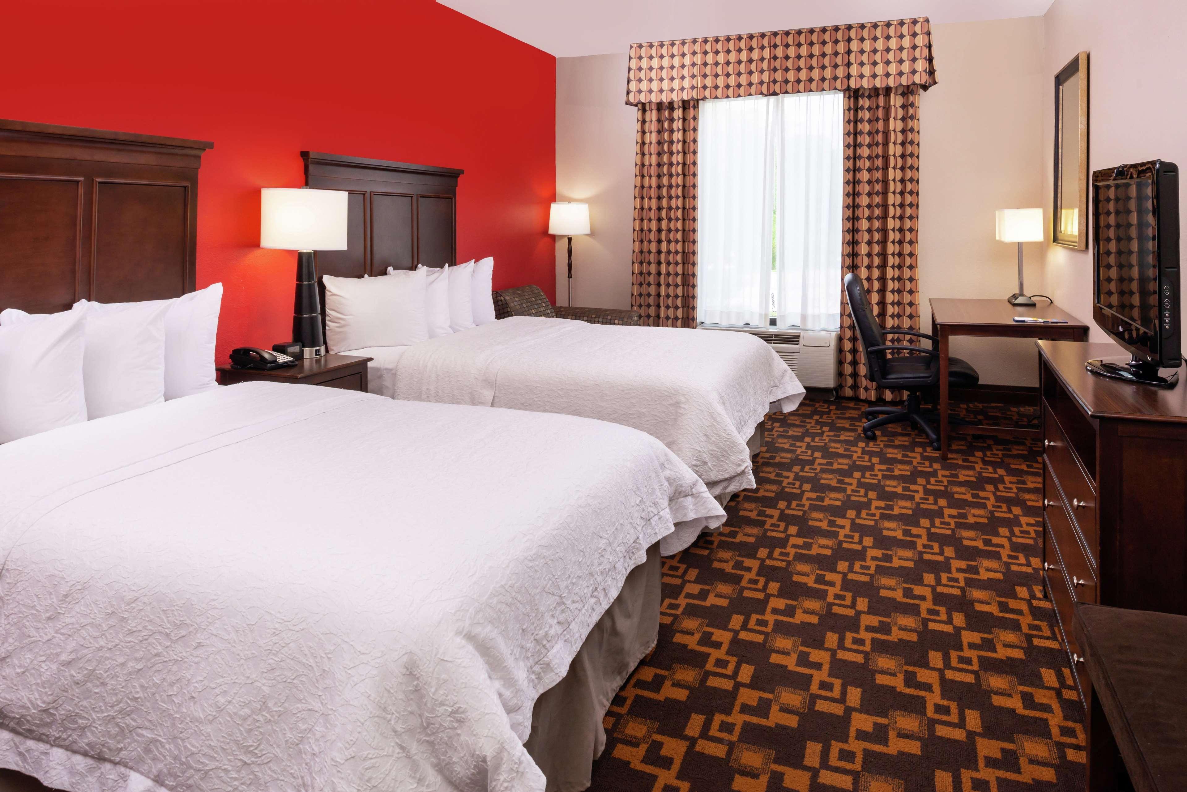 Hampton Inn Лаплас Экстерьер фото