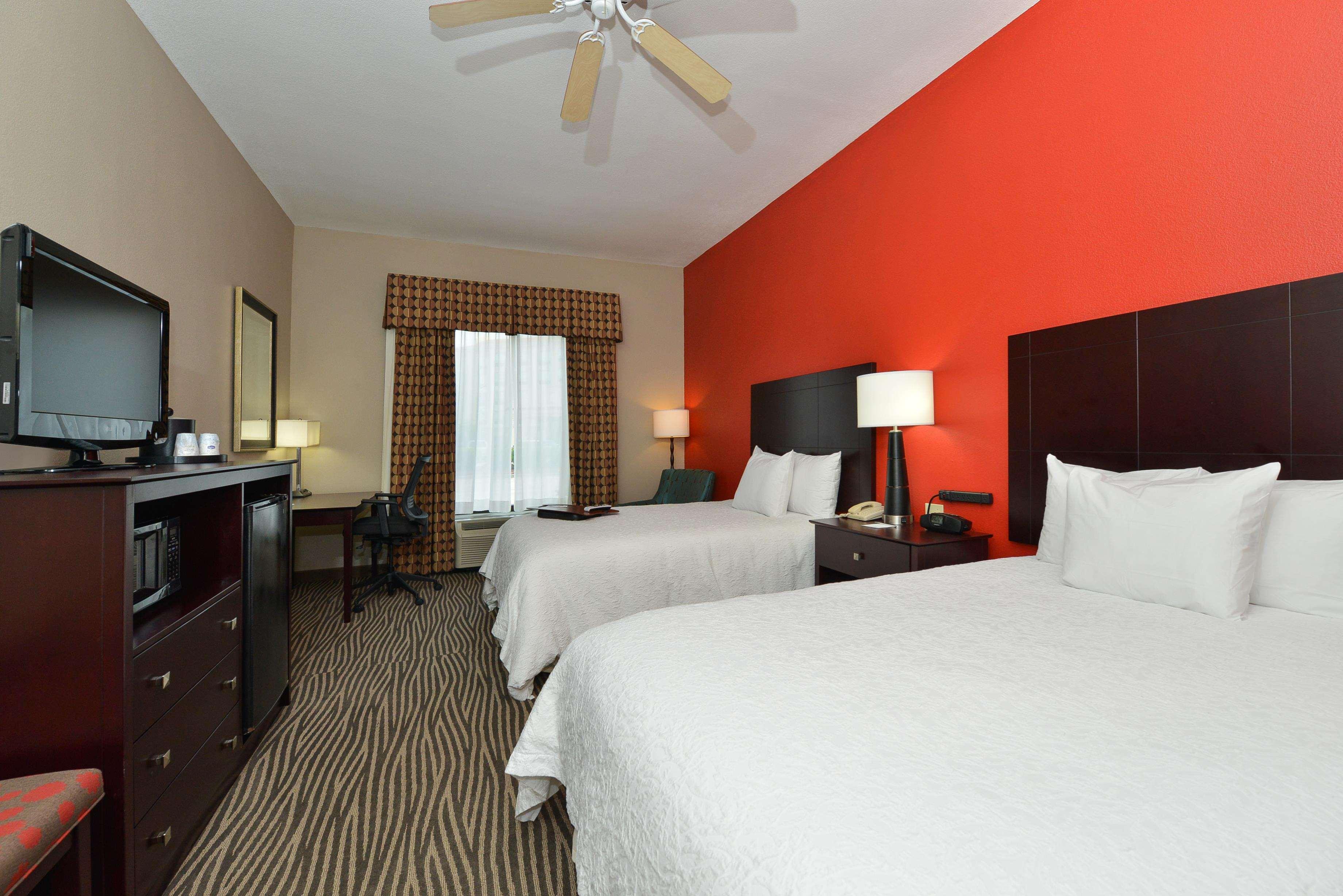Hampton Inn Лаплас Экстерьер фото