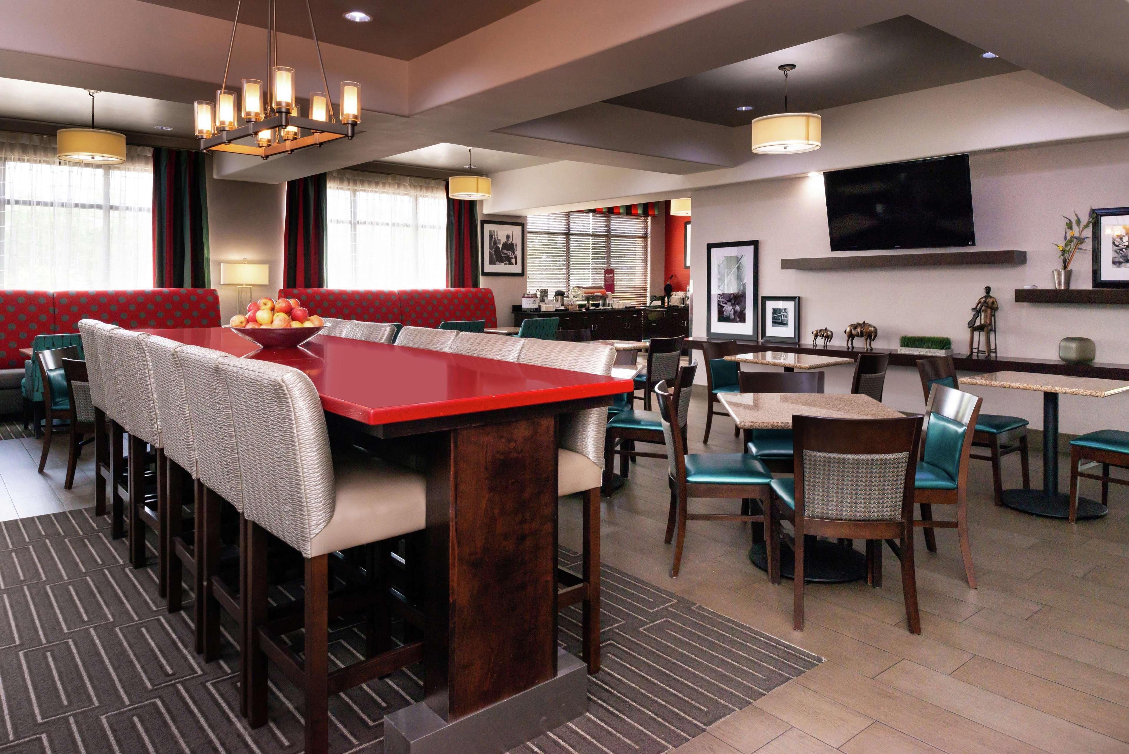 Hampton Inn Лаплас Экстерьер фото