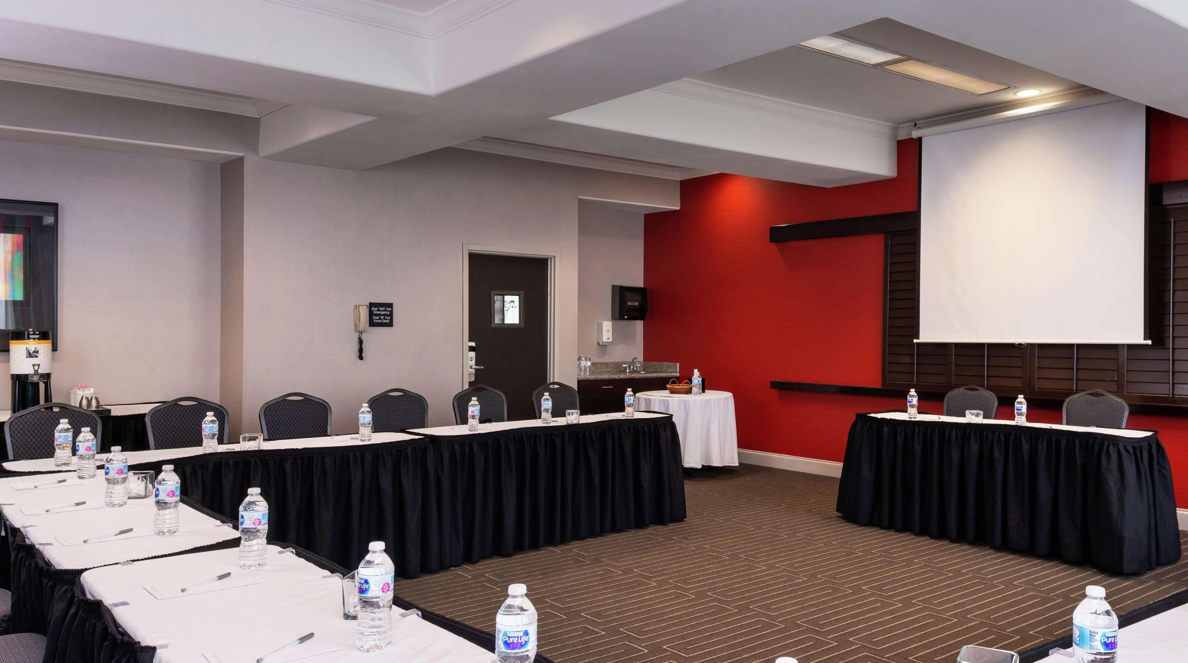 Hampton Inn Лаплас Экстерьер фото