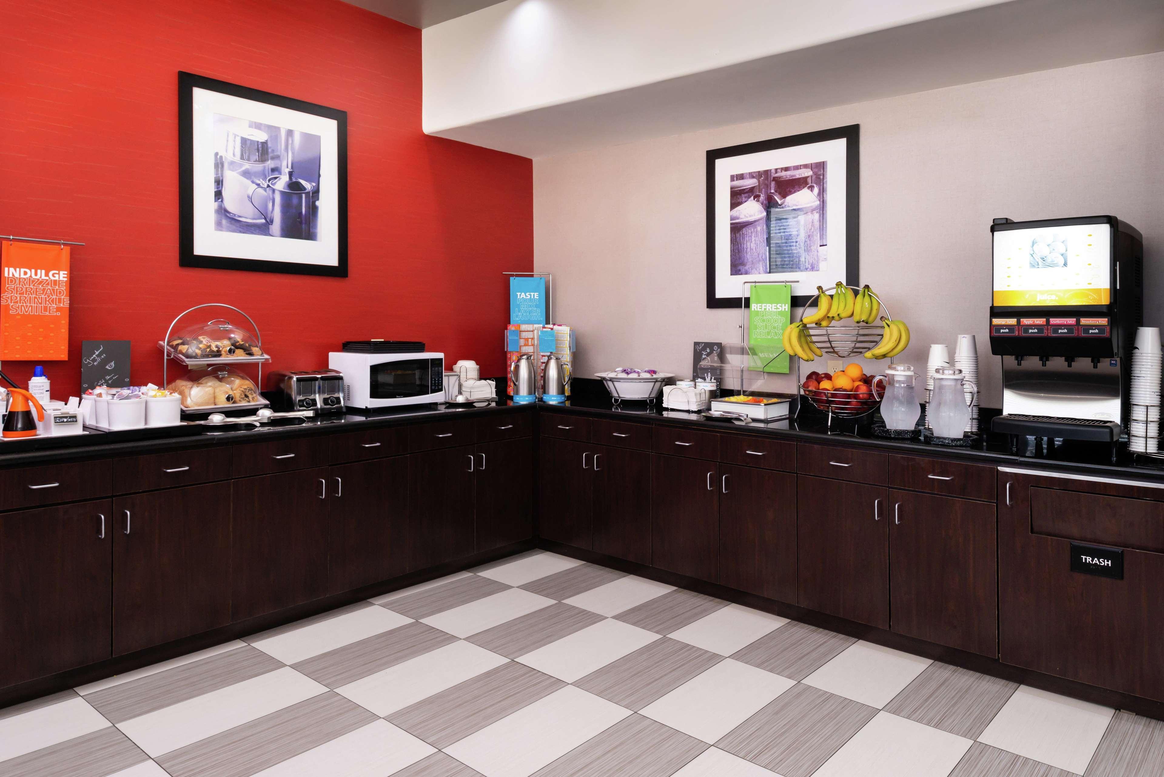 Hampton Inn Лаплас Экстерьер фото