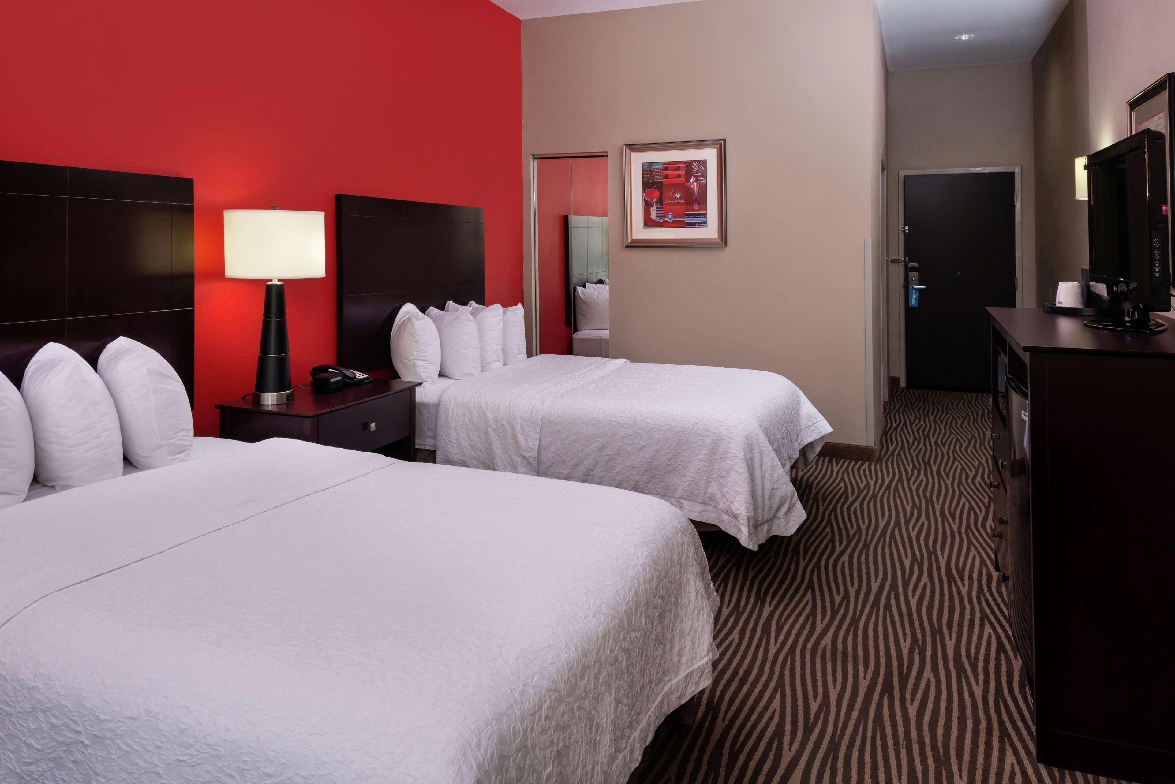 Hampton Inn Лаплас Экстерьер фото